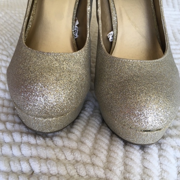 3/$25 Target Mossimo Gold Glitter platform heels - Picture 3 of 6